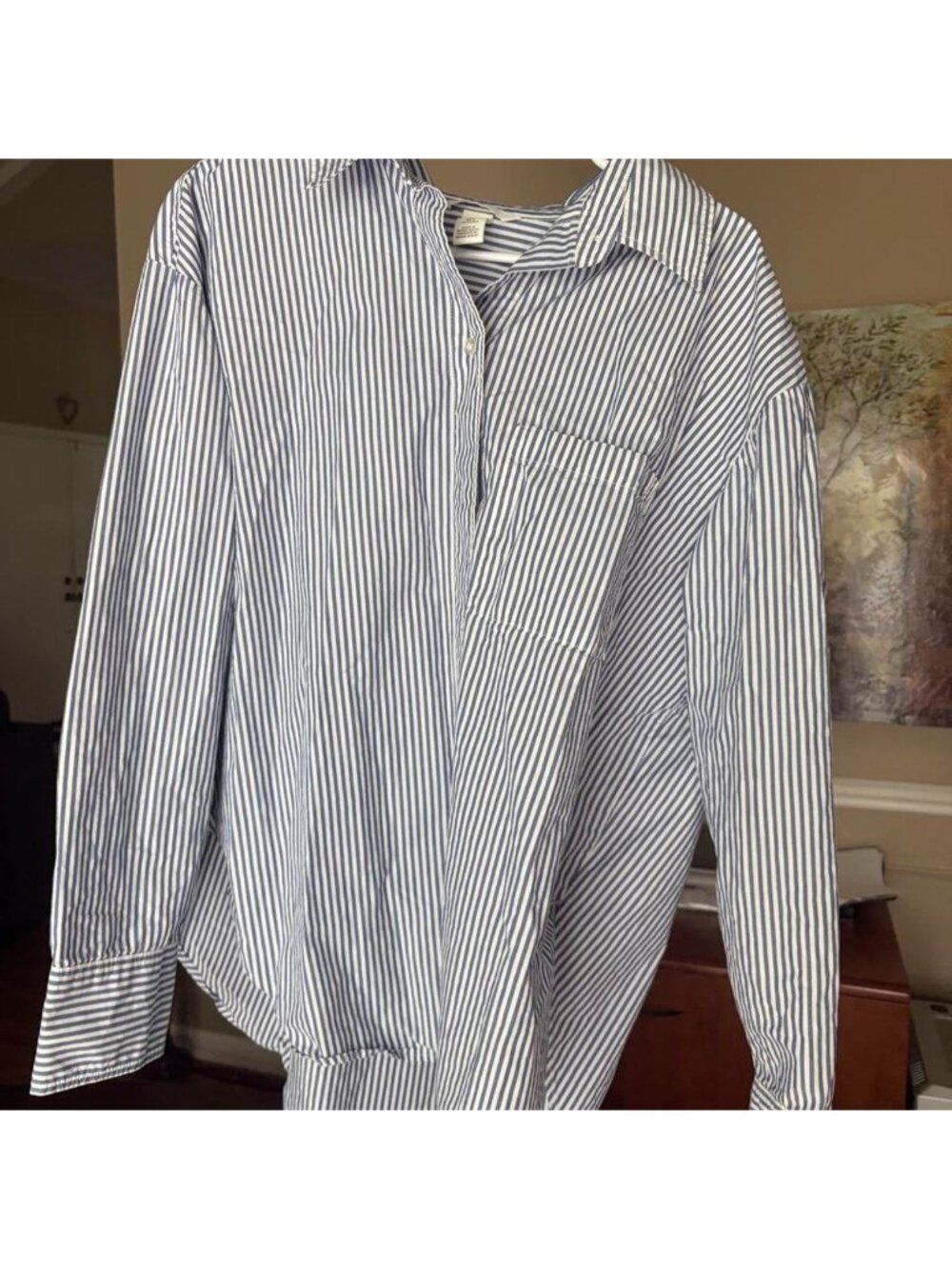 H&M white and blue striped button-up shirt in a M #stripes #preppy
